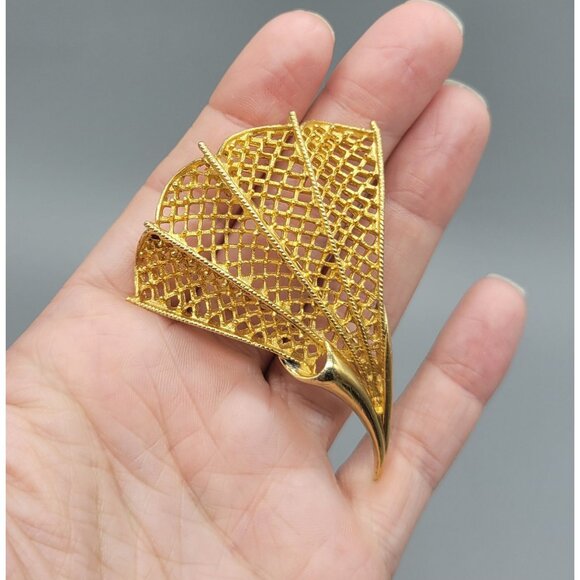 Vintage Gold Tone Fan Look Pin Brooch BR1 - Picture 1 of 5